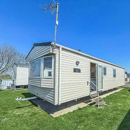 6 Berth Caravan For Hire With Wifi At Seawick Holiday Park In Essex Ref 27025Hv クラクトン・オン・シー エクステリア 写真