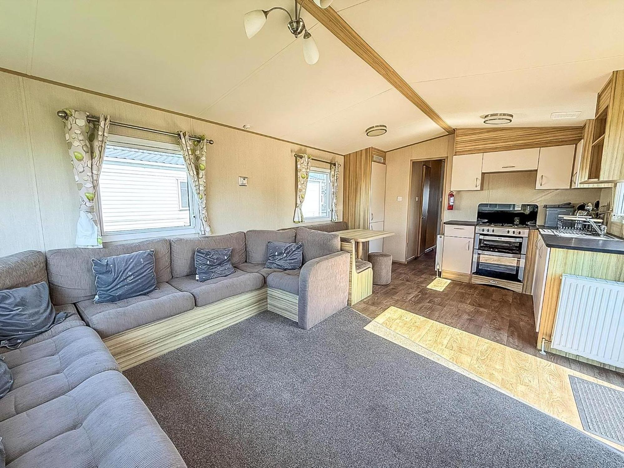 6 Berth Caravan For Hire With Wifi At Seawick Holiday Park In Essex Ref 27025Hv クラクトン・オン・シー エクステリア 写真